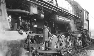 Le train des enfants, Viola Ardone : un train contre la misère ?