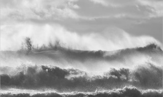 Oiseaux de tempête, Einar Karason : un navire de pêche pris dans les glaces