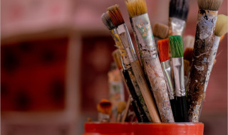 Dans son silence, Alex Michaelides : un mutisme lourd de sens